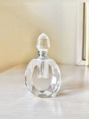 VINTAGE CLEAR CUT CRYSTAL PERFUME BOTTLE COLLECTIBLE ART DECO